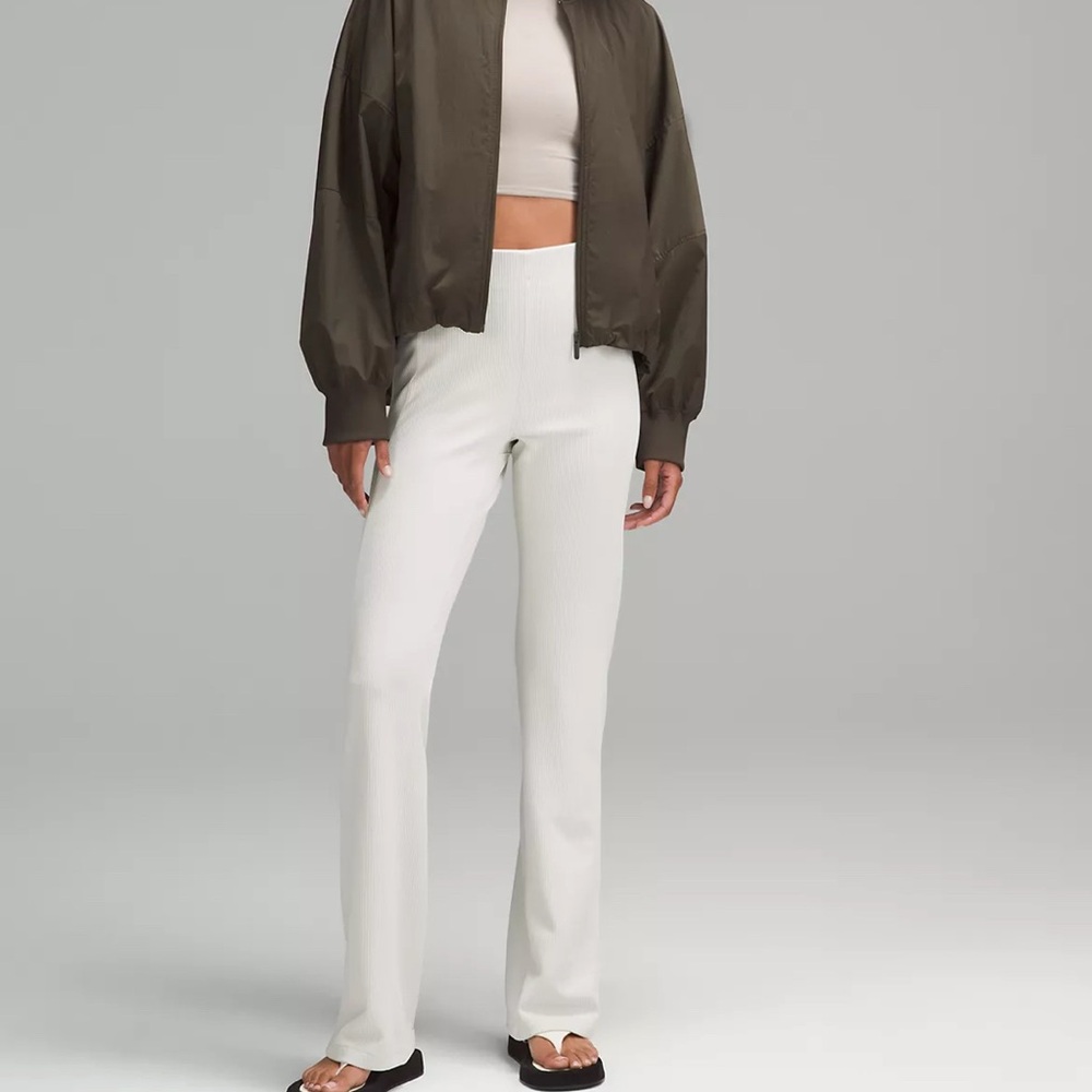 Lulu lemon Ribbed Softstreme Flared Pant
Regular - New without tag